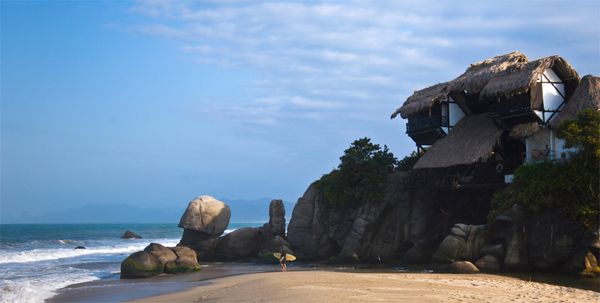 Finca Barlovento is a former vacation house and now an ecotourist cottage built by the well know Colombian architect Simón Vélez